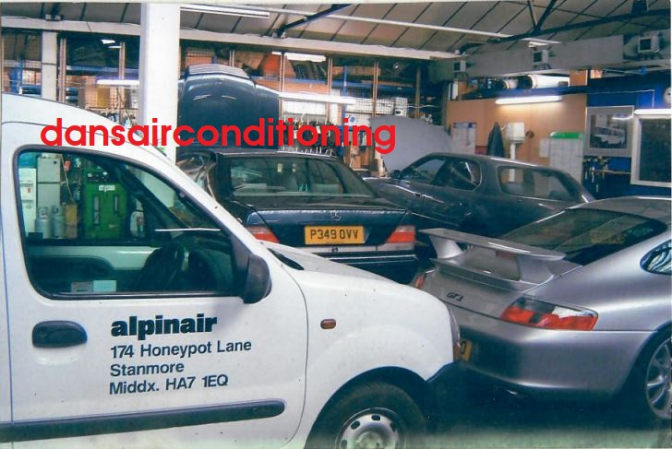 dan working at alpinair london porsche gt3